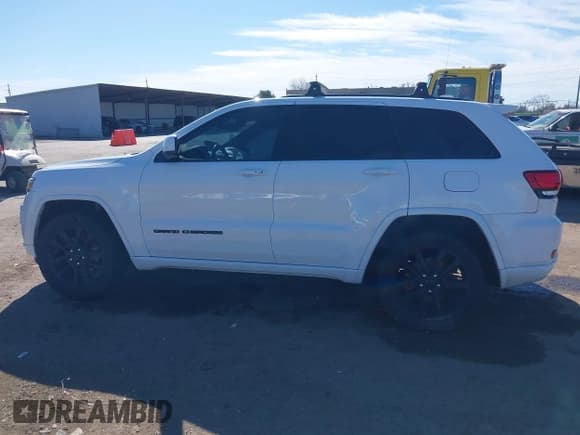 ✅ 2019 Jeep Grand Cherokee Upland • VIN: 1C4RJEAG1KC530797 • Lot: 41692641. Listed on IAAI with 62,802 mi. Free auction sales archive from the USA and detailed vehicle history report at DreamBid. Image 15.