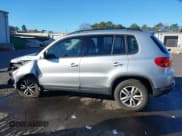 ✅ 2017 Volkswagen Tiguan S • VIN: WVGAV7AX9HK027199 • Lot: 43721533. Wystawiony na IAAI z przebiegiem 65 638 mil. Bezpłatny archiwum sprzedaży aukcyjnych z USA i szczegółowy raport historii pojazdu na DreamBid. Zdjęcie 15.