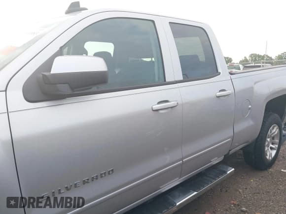 ✅ 2019 Chevrolet Silverado 1500 LT • VIN: 2GCVKPEC5K1158935 • Lot: 43010983. Wystawiony na IAAI z przebiegiem 115 505 mil. Bezpłatny archiwum sprzedaży aukcyjnych z USA i szczegółowy raport historii pojazdu na DreamBid. Zdjęcie 15.