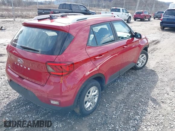 ✅ 2020 Hyundai Venue SEL • VIN: KMHRC8A36LU015844 • Lot: 41665083. Listed on IAAI with 15,390 mi. Free auction sales archive from the USA and detailed vehicle history report at DreamBid. Image 4.