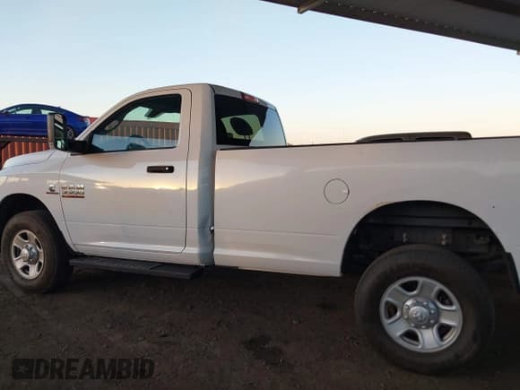 ✅ 2017 Ram 3500 • VIN: 3C7WRCAL9HG737637 • Лот: 43365695. Опубликован ранее на IAAI с пробегом 93 376 миль. Бесплатный доступ к архиву аукционных продаж из США и подробный отчёт об истории автомобиля на DreamBid. Изображение 14.