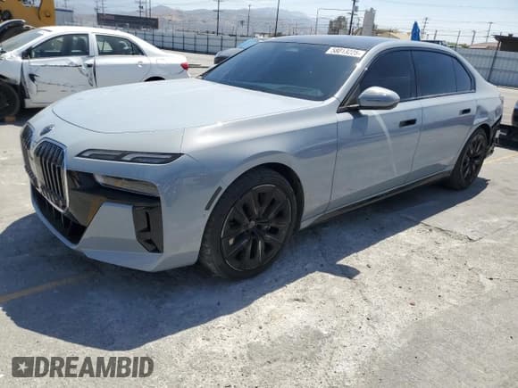 ✅ 2023 BMW 7 Series 740i • VIN: WBA23EH05PCM61539 • Lot: 58013225. Wystawiony na Copart z przebiegiem 16 242 mil. Bezpłatny archiwum sprzedaży aukcyjnych z USA i szczegółowy raport historii pojazdu na DreamBid. Zdjęcie 1.