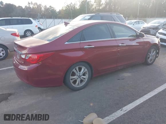 ✅ 2011 Hyundai Sonata SE • VIN: 5NPEC4AC8BH039910 • Lot: 43668792. Listed on IAAI with 242,284 mi. Free auction sales archive from the USA and detailed vehicle history report at DreamBid. Image 4.