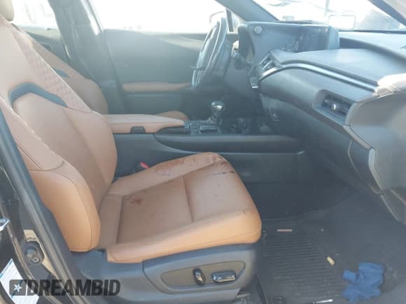 ✅ 2021 Lexus UX 250h • VIN: JTHX9JBH3M2051577 • Lot: 43698137. Wystawiony na IAAI z przebiegiem 58 174 mil. Bezpłatny archiwum sprzedaży aukcyjnych z USA i szczegółowy raport historii pojazdu na DreamBid. Zdjęcie 5.