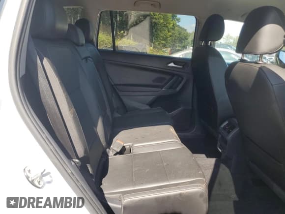 ✅ 2018 Volkswagen Tiguan SEL • VIN: 3VV2B7AX8JM100502 • Lot: 81006435. Listed on Copart with 89,904 mi. Free auction sales archive from the USA and detailed vehicle history report at DreamBid. Image 11.