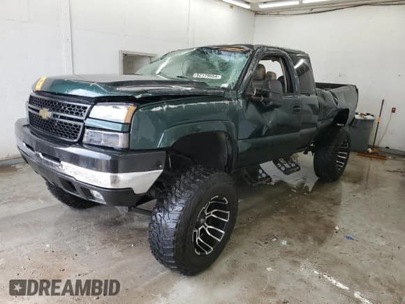 ✅ 2005 Chevrolet Silverado 2500HD LT • VIN: 1GCHK29U55E103598 • Lot: 82179554. Listed on Copart with 237,683 mi. Free auction sales archive from the USA and detailed vehicle history report at DreamBid. Image 1.