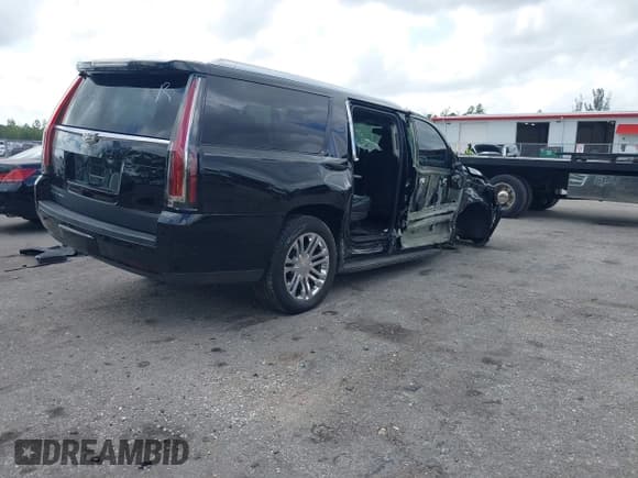✅ 2017 Cadillac Escalade ESV Standard • VIN: 1GYS3GKJ6HR158570 • Lot: 41998329. Wystawiony na IAAI z przebiegiem Nie podano. Bezpłatny archiwum sprzedaży aukcyjnych z USA i szczegółowy raport historii pojazdu na DreamBid. Zdjęcie 4.