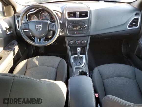 ✅ 2013 Dodge Avenger SE • VIN: 1C3CDZAB1DN645517 • Lot: 80788944. Wystawiony na Copart z przebiegiem 83 281 mil. Bezpłatny archiwum sprzedaży aukcyjnych z USA i szczegółowy raport historii pojazdu na DreamBid. Zdjęcie 8.