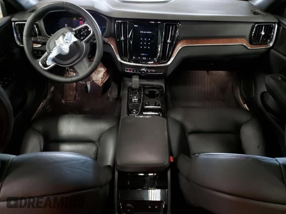 ✅ 2023 Volvo S60 • VIN: 7JRH60FT8PG227197 • Lot: 49461135. Wystawiony na Copart z przebiegiem 31 426 mil. Bezpłatny archiwum sprzedaży aukcyjnych z USA i szczegółowy raport historii pojazdu na DreamBid. Zdjęcie 8.