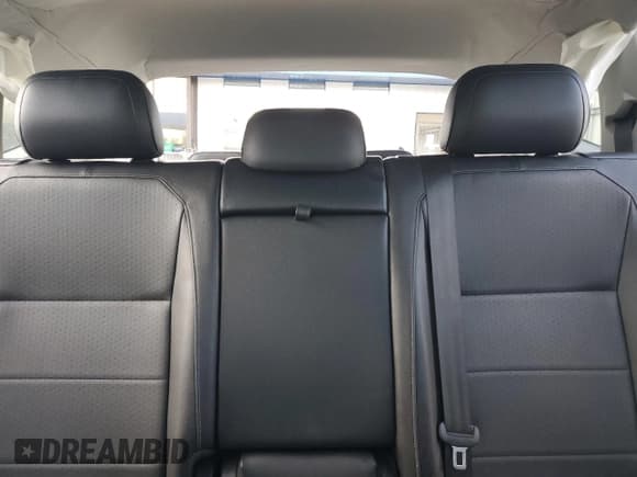 ✅ 2018 Volkswagen Tiguan SEL • VIN: 3VV3B7AX8JM022680 • Lot: 81814305. Listed on Copart with 34,930 mi. Free auction sales archive from the USA and detailed vehicle history report at DreamBid. Image 10.