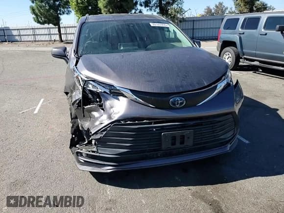 ✅ 2021 Toyota Sienna LE • VIN: 5TDKRKEC3MS021294 • Lot: 90145995. Listed on Copart with 50,537 mi. Free auction sales archive from the USA and detailed vehicle history report at DreamBid. Image 14.
