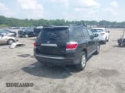 ✅ 2012 Toyota Highlander • VIN: 5TDBK3EHXCS152212 • Lot: 42791779. Wystawiony na IAAI z przebiegiem 199 687 mil. Bezpłatny archiwum sprzedaży aukcyjnych z USA i szczegółowy raport historii pojazdu na DreamBid. Zdjęcie 4.