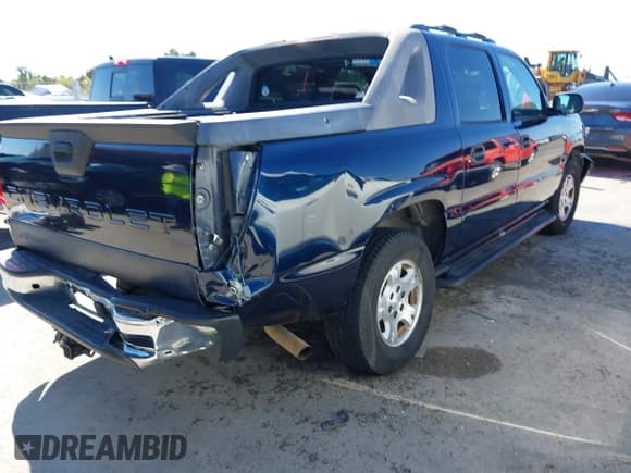 ✅ 2005 Chevrolet Avalanche LS • VIN: 3GNEC12Z55G271144 • Lot: 43633435. Listed on IAAI with 291,369 mi. Free auction sales archive from the USA and detailed vehicle history report at DreamBid. Image 4.