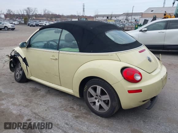 ✅ 2006 Volkswagen Beetle • VIN: 3VWRG31Y76M323800 • Lot: 41898148. Wystawiony na IAAI z przebiegiem 181 236 mil. Bezpłatny archiwum sprzedaży aukcyjnych z USA i szczegółowy raport historii pojazdu na DreamBid. Zdjęcie 3.