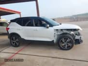 ✅ 2019 Volvo XC40 R-Design • VIN: YV4AC2HM7K2149105 • Lot: 41857899. Listed on IAAI with 122,736 mi. Free auction sales archive from the USA and detailed vehicle history report at DreamBid. Image 13.