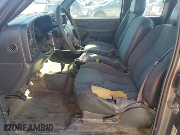 2006 Chevrolet Silverado 1500 LS z VIN 1GCEK19V96Z180314, wystawiony jako Copart lot #74316704 z przebiegiem 304 171 mil mil oraz Szkoda całkowita • Salvage title. Historia ofert i sprzedaży dostępna na DreamBid. Obrazek 7.