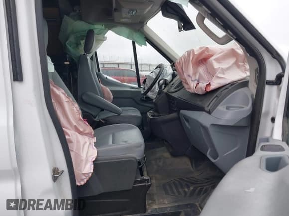 ✅ 2017 Ford Transit • VIN: 1FTYR2CM7HKA86099 • Lot: 41550068. Wystawiony na IAAI z przebiegiem Nie podano. Bezpłatny archiwum sprzedaży aukcyjnych z USA i szczegółowy raport historii pojazdu na DreamBid. Zdjęcie 5.