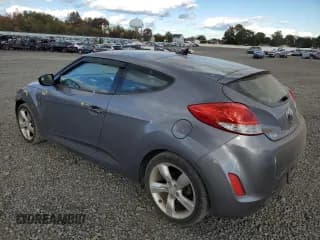 ✅ 2014 Hyundai Veloster • VIN: KMHTC6AD4EU184184 • Lot: 75909334. Wystawiony na Copart z przebiegiem 124 962 mil. Bezpłatny archiwum sprzedaży aukcyjnych z USA i szczegółowy raport historii pojazdu na DreamBid. Zdjęcie 2.