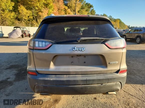 ✅ 2019 Jeep Cherokee Latitude Plus • VIN: 1C4PJLLN7KD265790 • Lot: 92391755. Wystawiony na Copart z przebiegiem 138 344 mil. Bezpłatny archiwum sprzedaży aukcyjnych z USA i szczegółowy raport historii pojazdu na DreamBid. Zdjęcie 6.