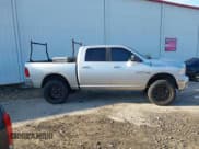 ✅ 2009 Dodge 1500 Laramie • VIN: 1D3HB13TX9S765945 • Lot: 42655560. Wystawiony na IAAI z przebiegiem 311 304 mil. Bezpłatny archiwum sprzedaży aukcyjnych z USA i szczegółowy raport historii pojazdu na DreamBid. Zdjęcie 13.