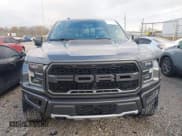 ✅ 2017 Ford F-150 Raptor • VIN: 1FTFW1RG2HFB61070 • Lot: 43699289. Wystawiony na IAAI z przebiegiem 82 106 mil. Bezpłatny archiwum sprzedaży aukcyjnych z USA i szczegółowy raport historii pojazdu na DreamBid. Zdjęcie 13.