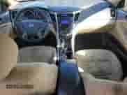 2013 Hyundai Sonata с VIN KMHEC4A43DA066530, выставлен на аукционе Copart как лот 82212805 с пробегом 278 684 миль миль и Списание • Salvage title. История ставок и продаж доступна на DreamBid. Изображение 8.