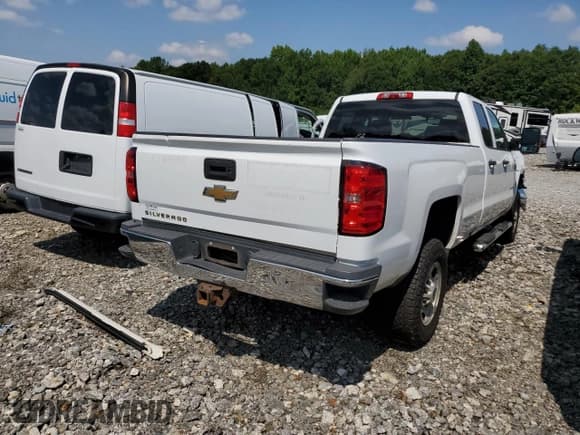 ✅ 2016 Chevrolet Silverado 2500HD Work Truck • VIN: 1GC2CUEG7GZ381946 • Lot: 61607575. Wystawiony na Copart z przebiegiem 126 098 mil. Bezpłatny archiwum sprzedaży aukcyjnych z USA i szczegółowy raport historii pojazdu na DreamBid. Zdjęcie 3.