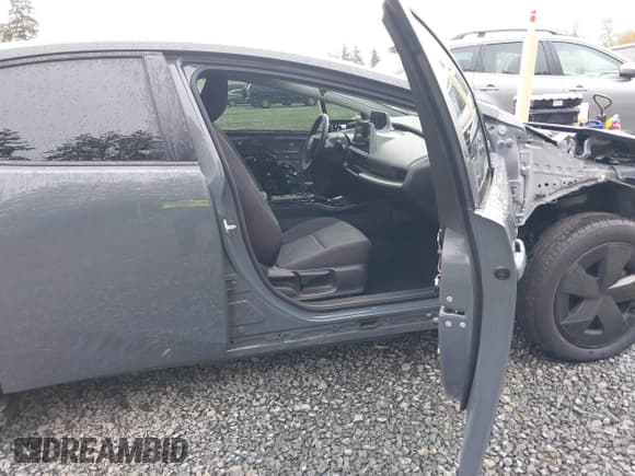 ✅ 2023 Toyota Prius LE • VIN: JTDACAAU6P3004985 • Lot: 43451191. Wystawiony na IAAI z przebiegiem 29 165 mil. Bezpłatny archiwum sprzedaży aukcyjnych z USA i szczegółowy raport historii pojazdu na DreamBid. Zdjęcie 5.