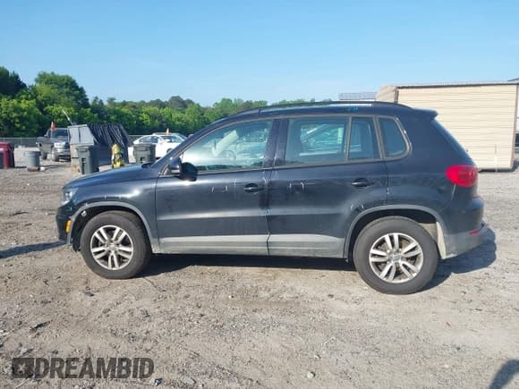 ✅ 2017 Volkswagen Tiguan S • VIN: WVGBV7AX1HK000177 • Lot: 42181456. Listed on IAAI with 179,396 mi. Free auction sales archive from the USA and detailed vehicle history report at DreamBid. Image 14.