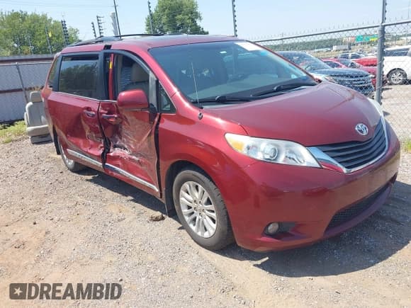 ✅ 2013 Toyota Sienna XLE AAS • VIN: 5TDYK3DC6DS329842 • Lot: 42919969. Listed on IAAI with 197,459 mi. Free auction sales archive from the USA and detailed vehicle history report at DreamBid. Image 1.