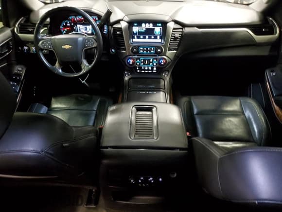 ✅ 2015 Chevrolet Suburban LTZ • VIN: 1GNSKKKC2FR707313 • Lot: 80476794. Wystawiony na Copart z przebiegiem 219 882 mil. Bezpłatny archiwum sprzedaży aukcyjnych z USA i szczegółowy raport historii pojazdu na DreamBid. Zdjęcie 8.