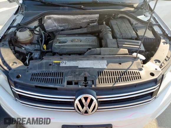 ✅ 2017 Volkswagen Tiguan S • VIN: WVGBV7AX8HK033693 • Lot: 71712335. Wystawiony na Copart z przebiegiem 94 452 mil. Bezpłatny archiwum sprzedaży aukcyjnych z USA i szczegółowy raport historii pojazdu na DreamBid. Zdjęcie 12.