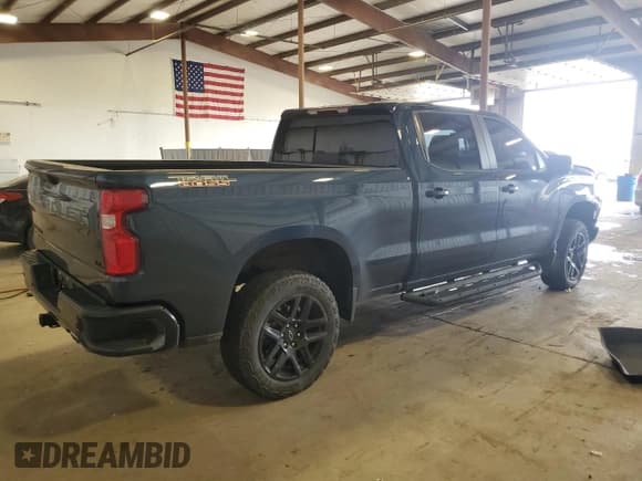 ✅ 2022 Chevrolet Silverado 1500 LT Trail Boss • VIN: 3GCUDFET3NG553742 • Lot: 60035045. Wystawiony na Copart z przebiegiem 41 517 mil. Bezpłatny archiwum sprzedaży aukcyjnych z USA i szczegółowy raport historii pojazdu na DreamBid. Zdjęcie 3.