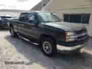 2005 Chevrolet Silverado 1500 LS z VIN 1GCEK19T35E177042, wystawiony jako Copart lot #70956164 z przebiegiem 84 434 mil mil oraz Czysty tytuł • Clean title. Historia ofert i sprzedaży dostępna na DreamBid. Obrazek 4.