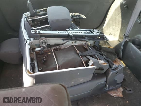 ✅ 2016 Kia Sorento LX • VIN: 5XYPGDA34GG061351 • Lot: 93342815. Wystawiony na Copart z przebiegiem 181 369 mil. Bezpłatny archiwum sprzedaży aukcyjnych z USA i szczegółowy raport historii pojazdu na DreamBid. Zdjęcie 13.