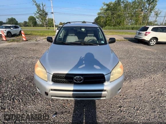 ✅ 2006 Toyota RAV4 • VIN: JTMBD33V265007906 • Lot: 42918338. Wystawiony na IAAI z przebiegiem 215 065 mil. Bezpłatny archiwum sprzedaży aukcyjnych z USA i szczegółowy raport historii pojazdu na DreamBid. Zdjęcie 6.