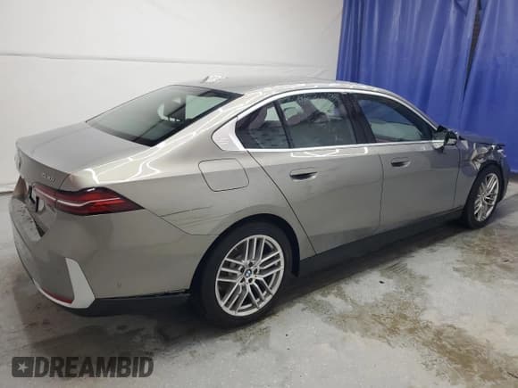✅ 2024 BMW 5 Series 530i • VIN: WBA43FJ06RCS37854 • Лот: 78741604. Опубликован ранее на Copart с пробегом 4 801 миль. Бесплатный доступ к архиву аукционных продаж из США и подробный отчёт об истории автомобиля на DreamBid. Изображение 3.
