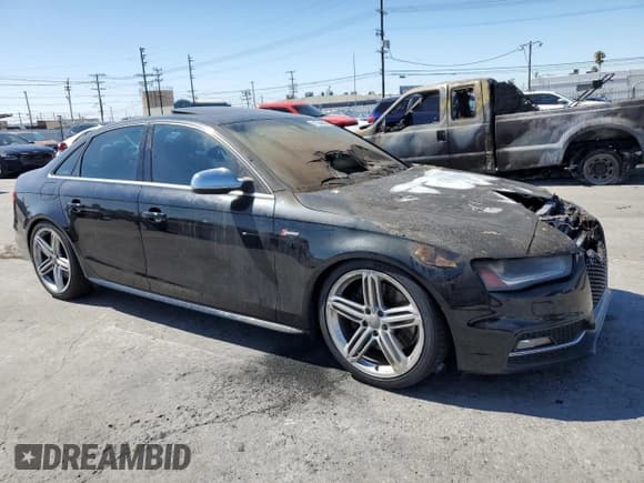 ✅ 2015 Audi S4 Premium Plus • VIN: WAUBGAFLXFA072237 • Lot: 71706965. Wystawiony na Copart z przebiegiem Nie podano. Bezpłatny archiwum sprzedaży aukcyjnych z USA i szczegółowy raport historii pojazdu na DreamBid. Zdjęcie 4.