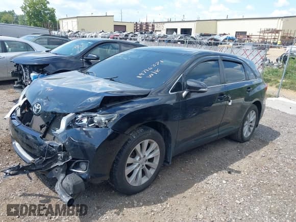 ✅ 2015 Toyota Venza LE • VIN: 4T3BA3BBXFU075427 • Lot: 40090288. Listed on IAAI with 213,208 mi. Free auction sales archive from the USA and detailed vehicle history report at DreamBid. Image 2.