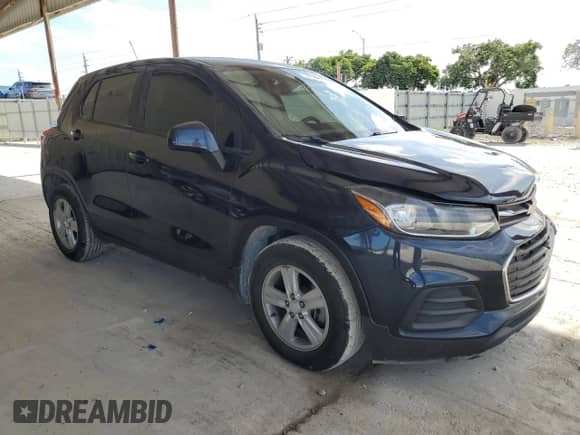 2019 Chevrolet Trax LS z VIN 3GNCJKSB2KL316405, wystawiony jako Copart lot #67047145 z przebiegiem 71 984 mil mil oraz Nie do naprawy • Non repairable. Historia ofert i sprzedaży dostępna na DreamBid. Obrazek 4.