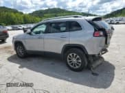 ✅ 2019 Jeep Cherokee Latitude Plus • VIN: 1C4PJMLB2KD181257 • Lot: 68621945. Wystawiony na Copart z przebiegiem 99 981 mil. Bezpłatny archiwum sprzedaży aukcyjnych z USA i szczegółowy raport historii pojazdu na DreamBid. Zdjęcie 2.