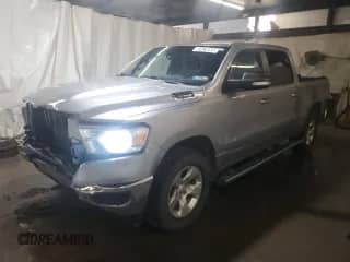 2021 Ram 1500 Lone Star z VIN 1C6SRFFT2MN632047, wystawiony jako Copart lot #61679265 z przebiegiem 159 908 mil mil oraz Czysty tytuł • Clean title. Historia ofert i sprzedaży dostępna na DreamBid. Obrazek 1.