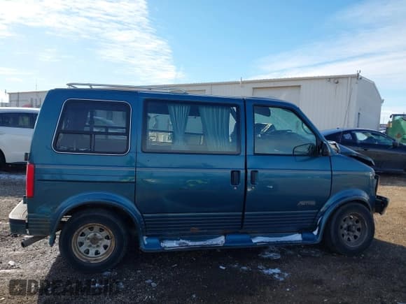 ✅ 1994 Chevrolet Astro • VIN: 1GBDM15Z0RB136203 • Лот: 43665146. Опубликован ранее на IAAI с пробегом 175 321 миль. Бесплатный доступ к архиву аукционных продаж из США и подробный отчёт об истории автомобиля на DreamBid. Изображение 13.