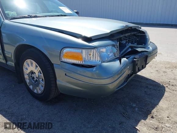 ✅ 2005 Ford Crown Victoria Standard • VIN: 2FAFP73W05X118255 • Lot: 42112937. Listed on IAAI with 71,481 mi. Free auction sales archive from the USA and detailed vehicle history report at DreamBid. Image 14.