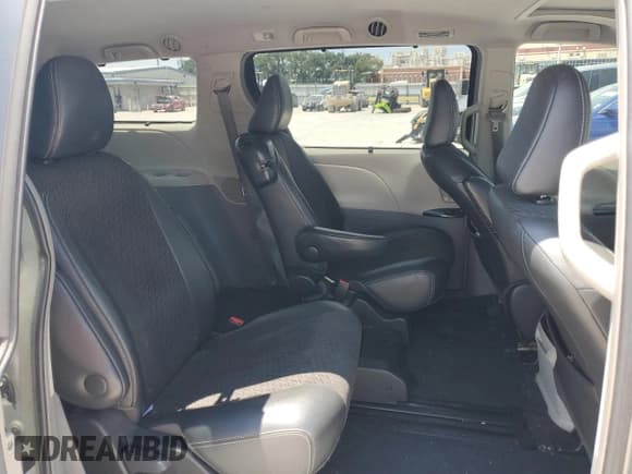 ✅ 2012 Toyota Sienna SE • VIN: 5TDXK3DC2CS179044 • Lot: 69516295. Listed on Copart with 293,494 mi. Free auction sales archive from the USA and detailed vehicle history report at DreamBid. Image 11.