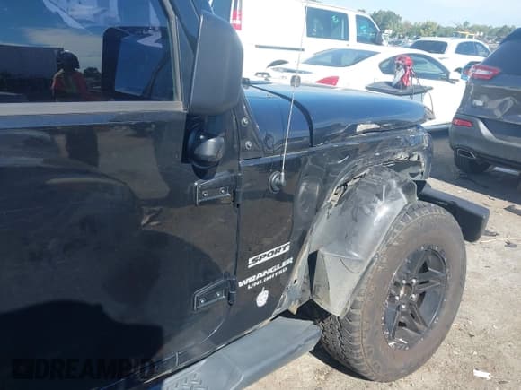 ✅ 2016 Jeep Wrangler Unlimited Sport • VIN: 1C4BJWDG9GL305554 • Lot: 43349335. Wystawiony na IAAI z przebiegiem 194 530 mil. Bezpłatny archiwum sprzedaży aukcyjnych z USA i szczegółowy raport historii pojazdu na DreamBid. Zdjęcie 17.