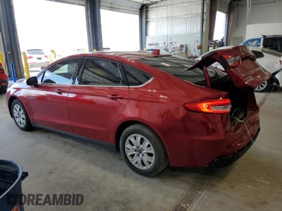 ✅ 2020 Ford Fusion S • VIN: 3FA6P0G76LR181088 • Lot: 69654685. Wystawiony na Copart z przebiegiem 97 326 mil. Bezpłatny archiwum sprzedaży aukcyjnych z USA i szczegółowy raport historii pojazdu na DreamBid. Zdjęcie 2.