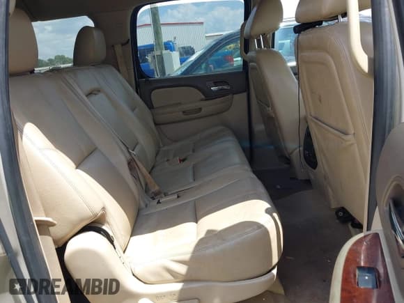 ✅ 2013 Chevrolet Suburban LT • VIN: 1GNSCJE06DR121770 • Lot: 43074095. Wystawiony na IAAI z przebiegiem 240 775 mil. Bezpłatny archiwum sprzedaży aukcyjnych z USA i szczegółowy raport historii pojazdu na DreamBid. Zdjęcie 8.