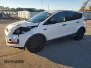 ✅ 2014 Ford Escape S • VIN: 1FMCU0F70EUC93805 • Lot: 90972215. Wystawiony na Copart z przebiegiem 159 768 mil. Bezpłatny archiwum sprzedaży aukcyjnych z USA i szczegółowy raport historii pojazdu na DreamBid. Zdjęcie 1.