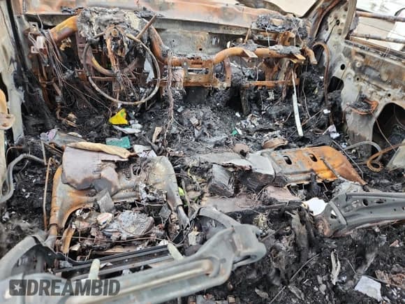 ✅ 2015 Chevrolet Silverado 2500HD LTZ • VIN: 1GC1KWE86FF102618 • Лот: 85766685. Опубликован ранее на Copart с пробегом Не указан. Бесплатный доступ к архиву аукционных продаж из США и подробный отчёт об истории автомобиля на DreamBid. Изображение 8.